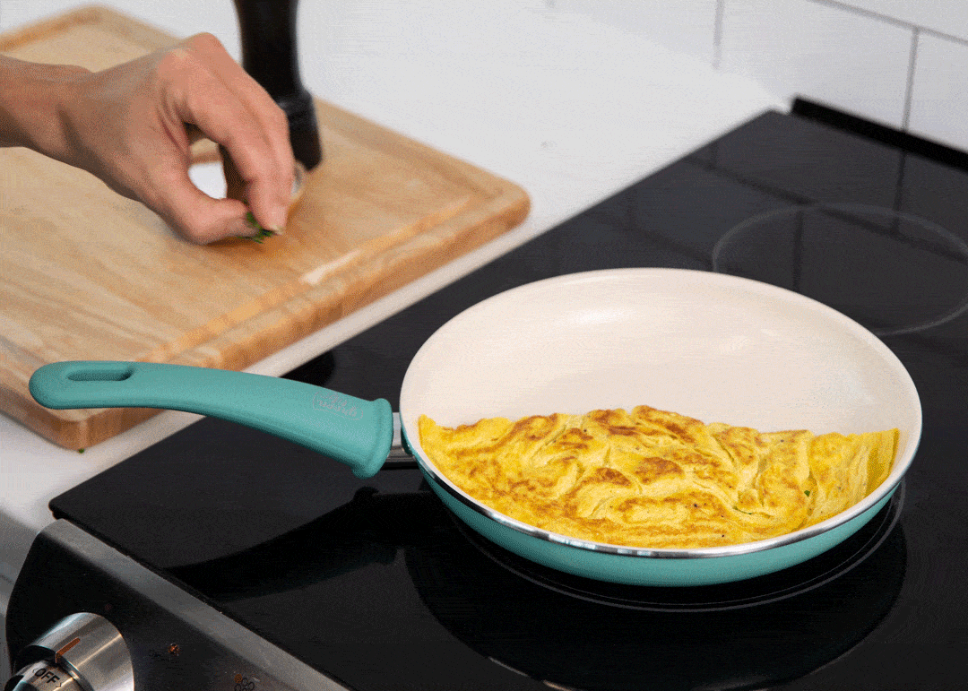 Animated GIF: Eggs and Pan - Dish Works