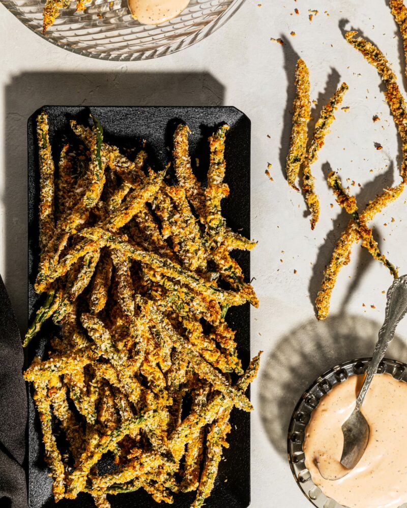 P18-A_GREEN BEAN FRIES WITH SRIRACHA DIPPING SAUCE