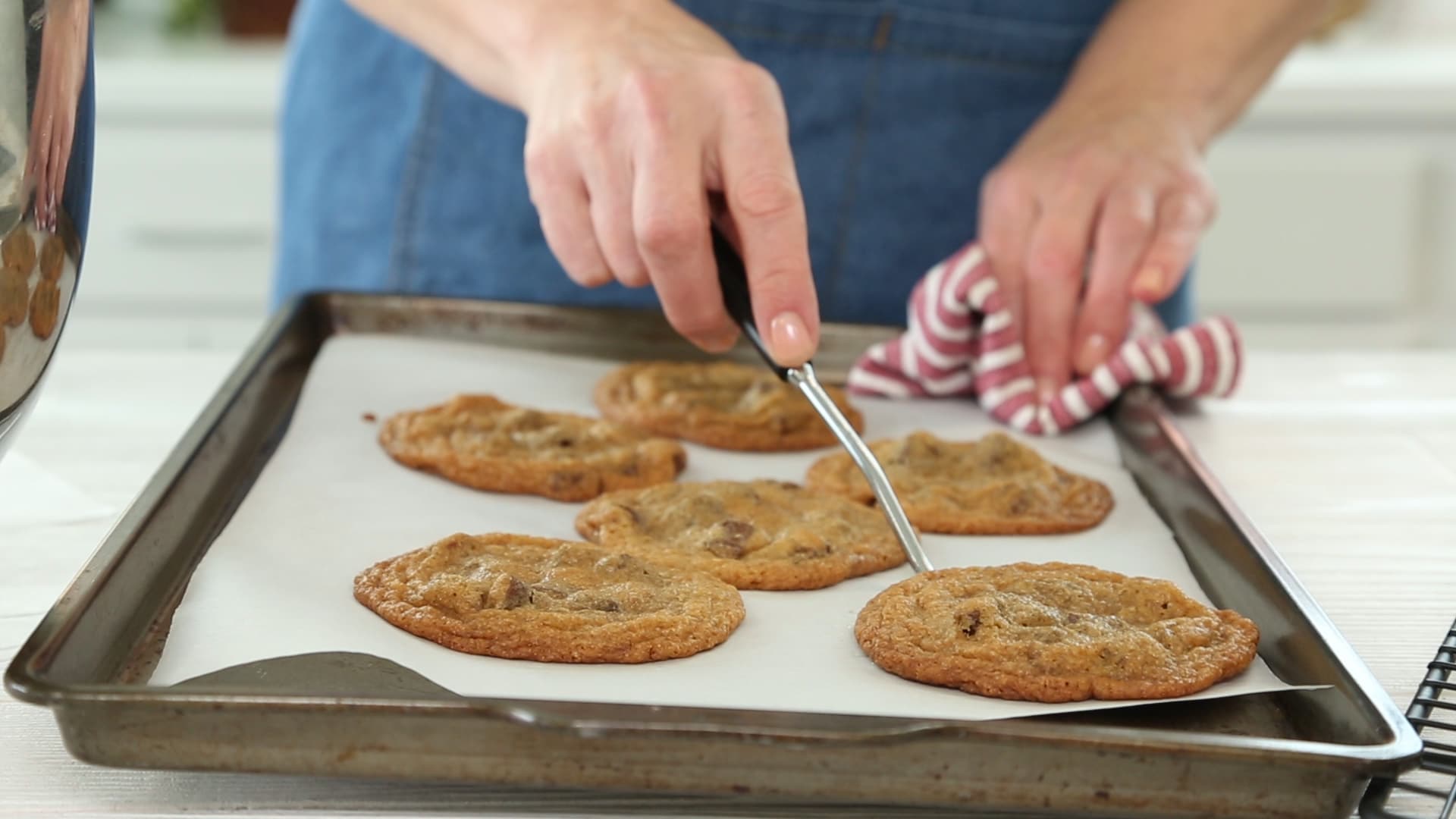 Video Parchment vs Silicone Baking Mat Dish Works