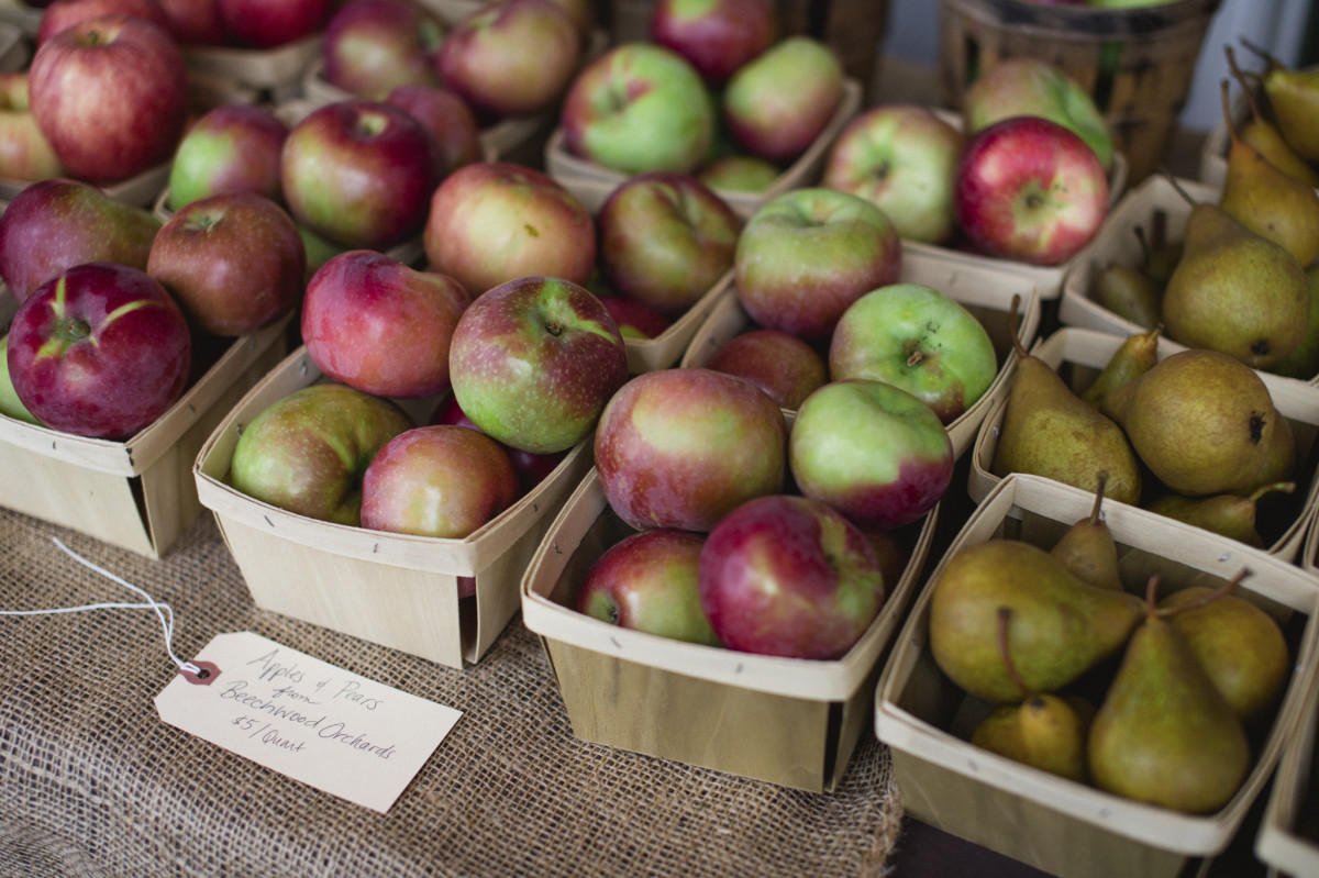 farm market apples pears