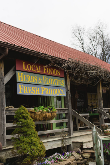 farm market sign