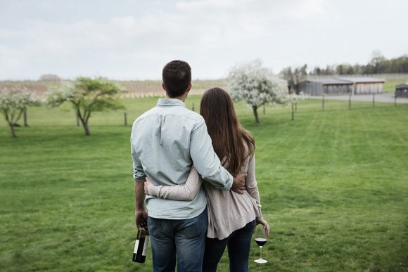 photo-lifestyle-couple-at-winery__pa-wines