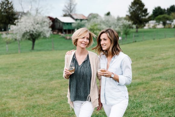 photo-lifestyle-mother-and-daughter-at-winery__pa-wines